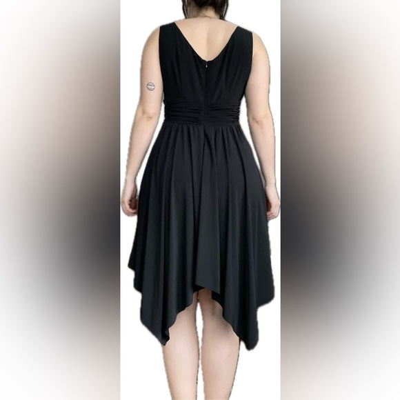 Black dress - Picture 4 of 4